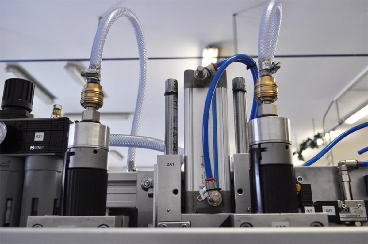 Siłownik pneumatyczny - siła i ciśnienie wg prawa Boyle’a-Mariotte’a