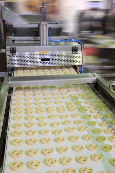 Formowanie i precyzyjne porcjowanie ciasta na bułki i chleby za pomocą siłowników