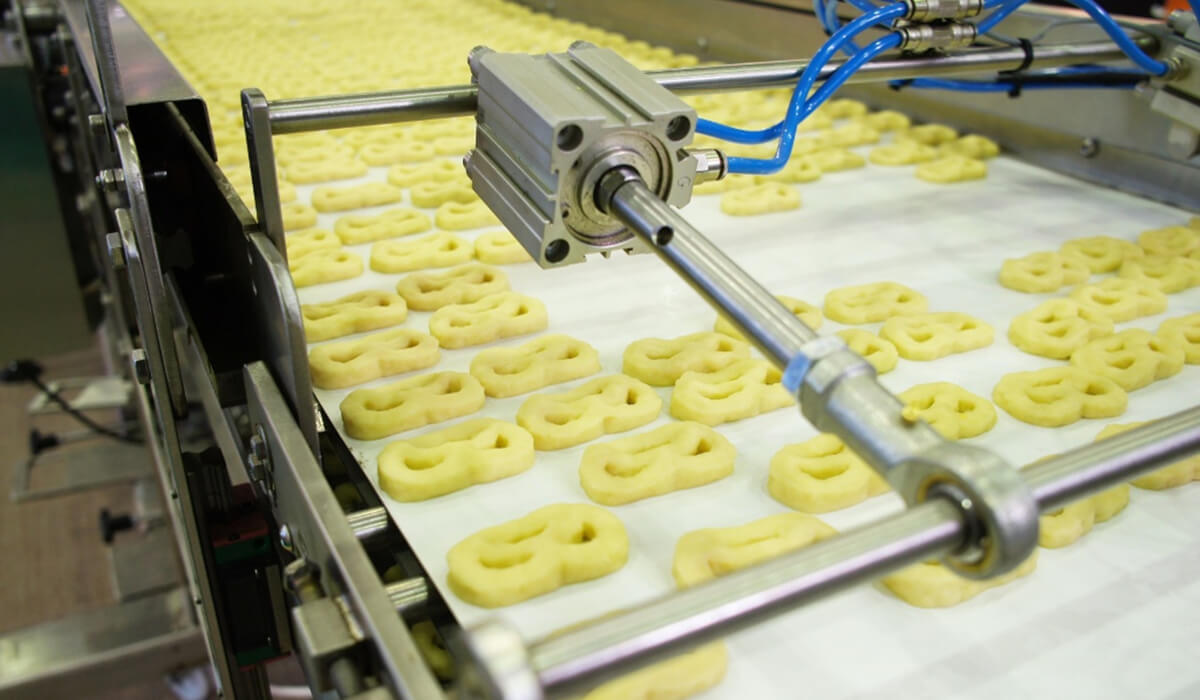 Mały siłownik kompaktowy zintegrowany z ramieniem robota przemysłowego