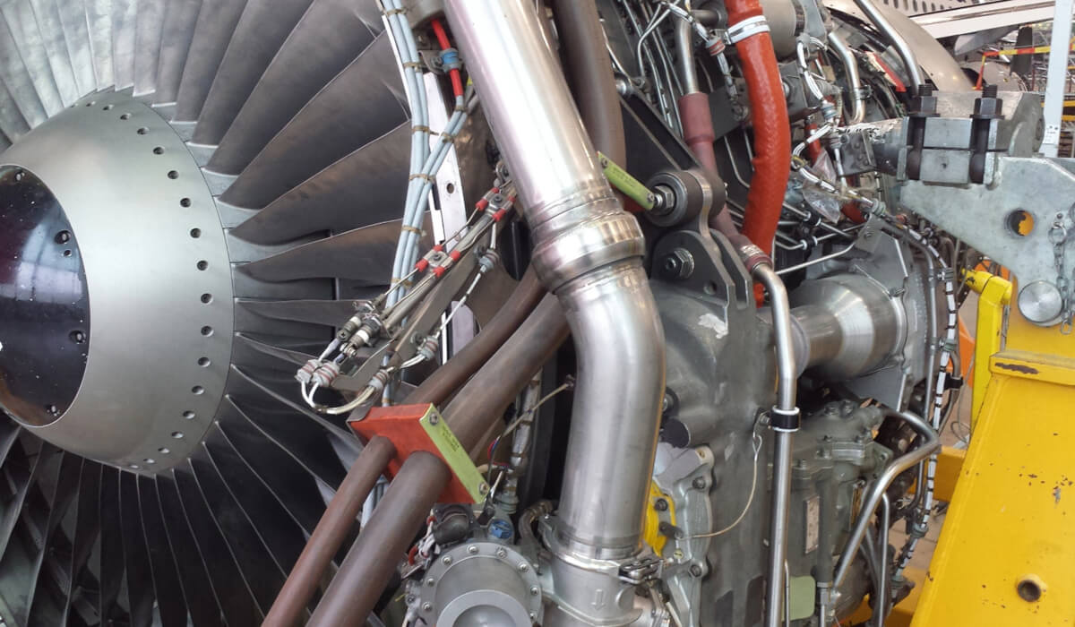 Aignep Infinity - system aluminiowy w MRO Montaż systemu aluminiowego Aignep Infinity o wysokiej wydajności w obiekcie serwisowania samolotów