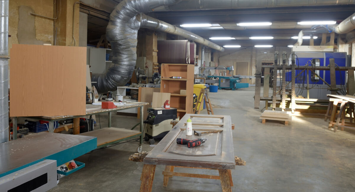 System uzdatniania powietrza - szereg filtrów pneumatycznych (wstępny, dokładny, węglowy) zainstalowanych na magistrali