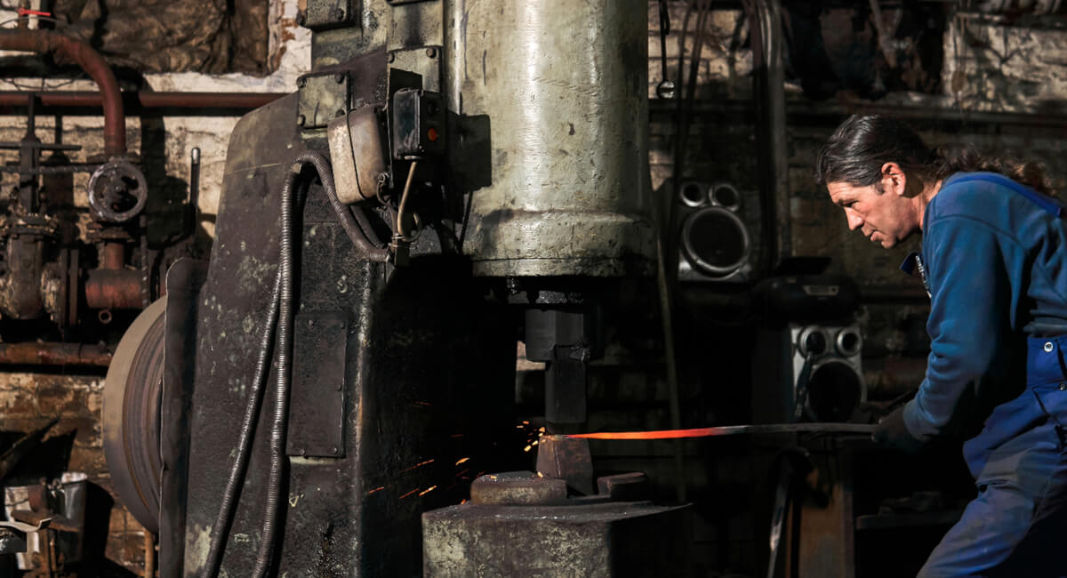 Wytrzymałe szybkozłącza stalowe odporne na zabrudzenia, stosowane w stanowiskach kowalskich