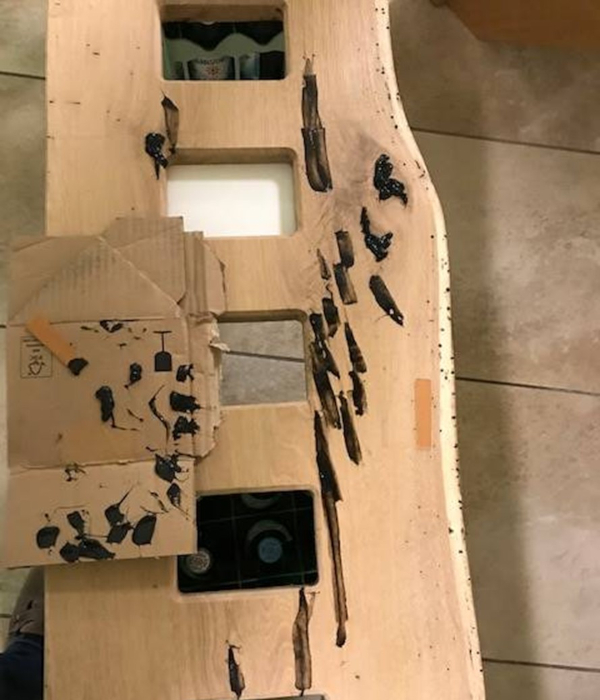 Przykręcanie tylnego panelu do dębowej ramy Mocowanie tylnego panelu ze zdjęciem w ramie DIY z dębu