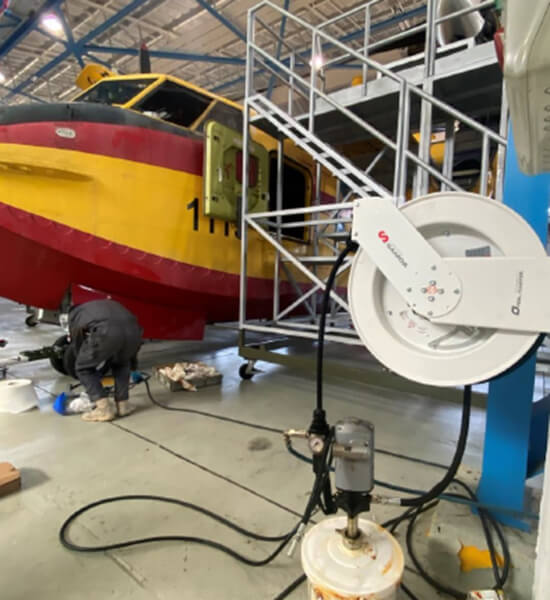 Sprzęt smarujący dla branży lotniczej Sprzęt do konserwacji samolotów