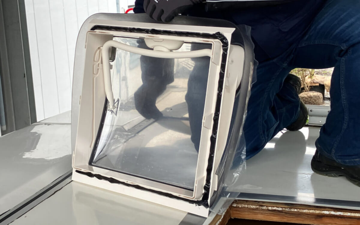 Różne typy uszczelek samochodowych: drzwiowa, maski, bagażnik