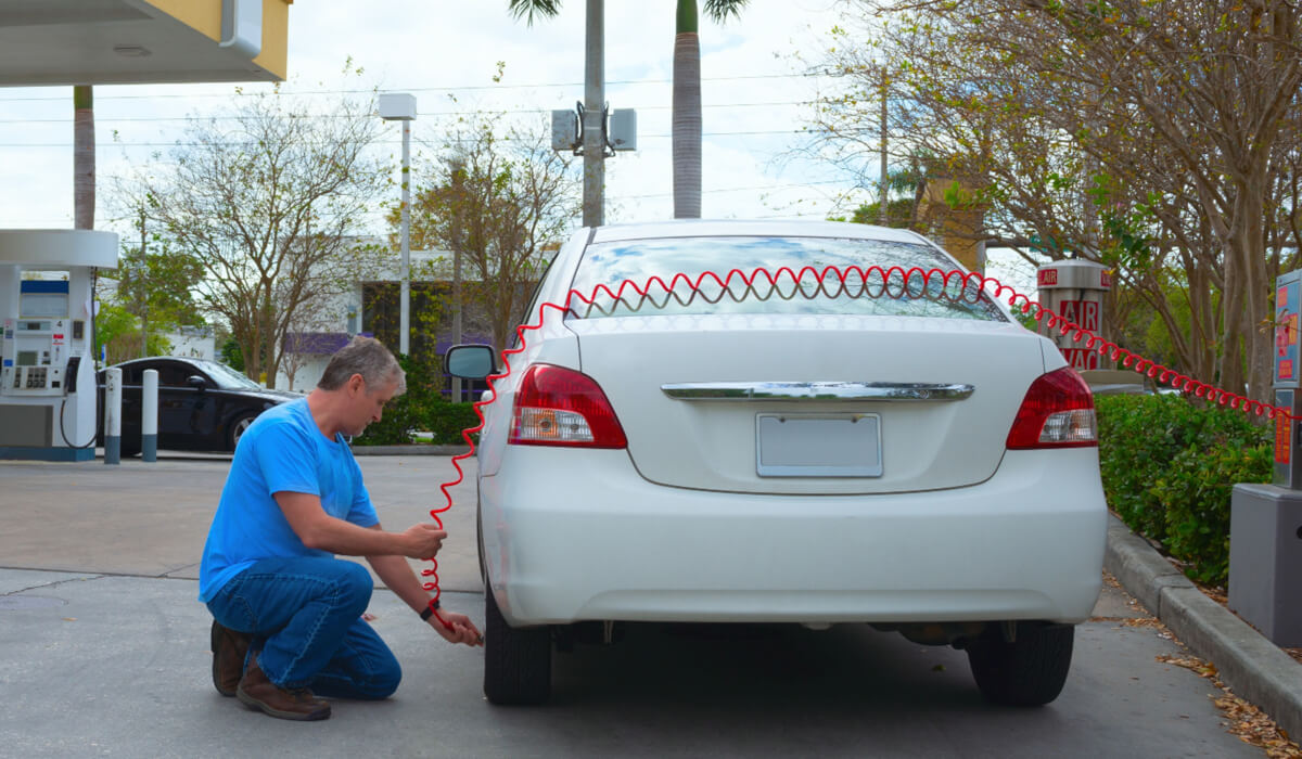 Elastyczny i wytrzymały wąż gumowy do powietrza, odporny na najechanie kołem