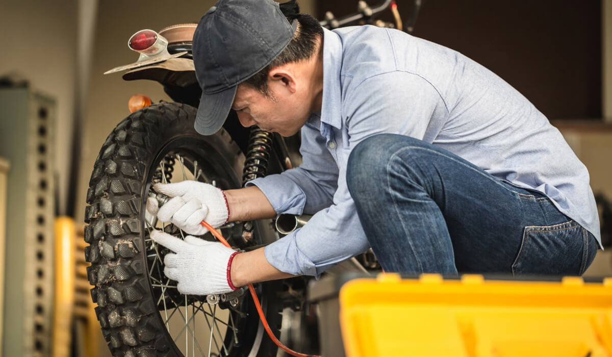 Wąż do pompowania kół w motocyklu Pompowanie kół