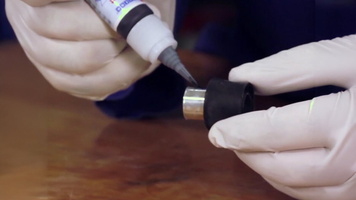 WEICON VA 250 Black: cyjanoakrylowy klej do gumy EPDM, NBR, SBR z elastyczną spoiną