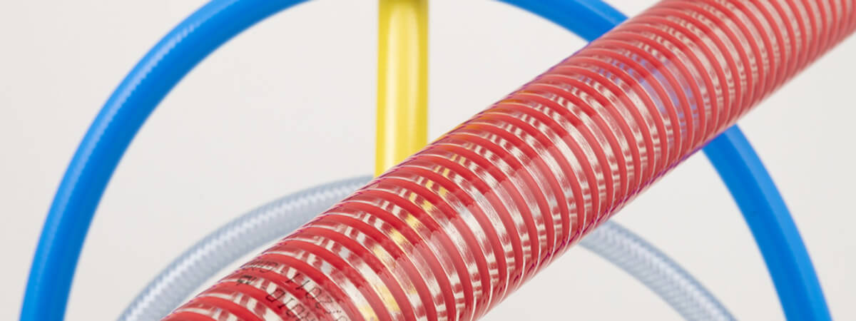 Instalacja klimatyzacyjna z widocznym systemem skroplin