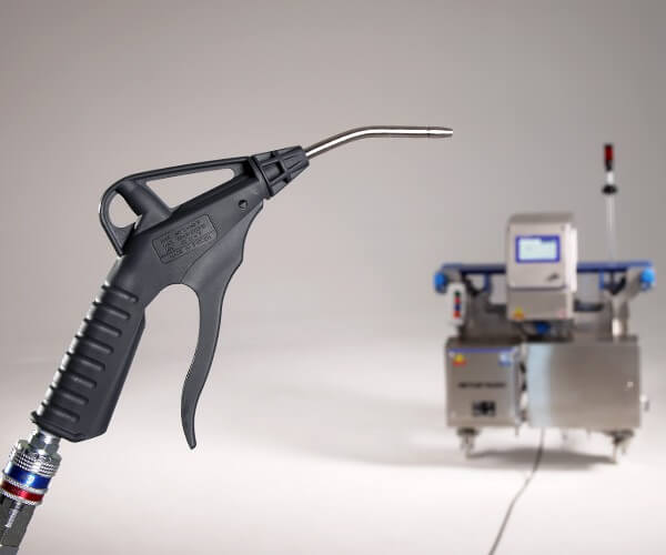 Fragment linii produkcyjnej z systemem wykrywania metalu