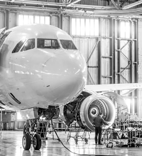 System redundantnych sprężarek dostarczający medium do wszystkich instalacji pomocniczych lotniska