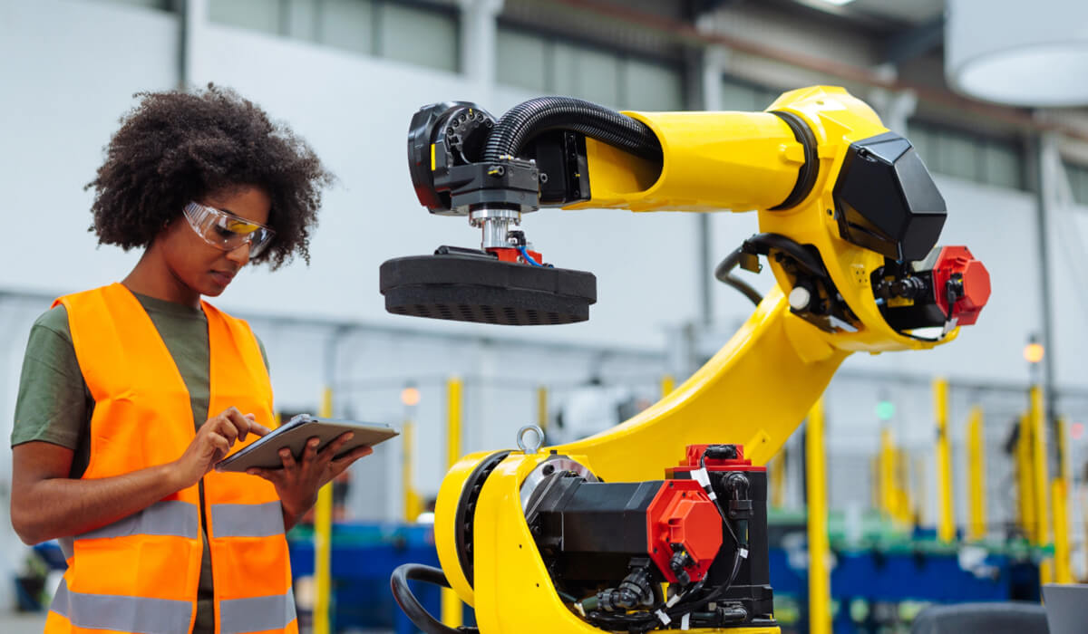 Nowoczesne wyposażenie magazynu zautomatyzowanego z systemem przenośników i pneumatyką Wyposażenie magazynu - automatyzacja