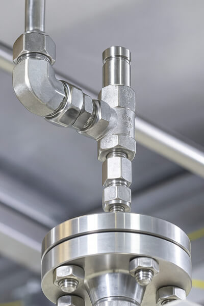 Zawór bezpieczeństwa Goetze Seria 461 - ochrona fazy gazowej w elektrolizerze wodoru (stal nierdzewna, PTFE)