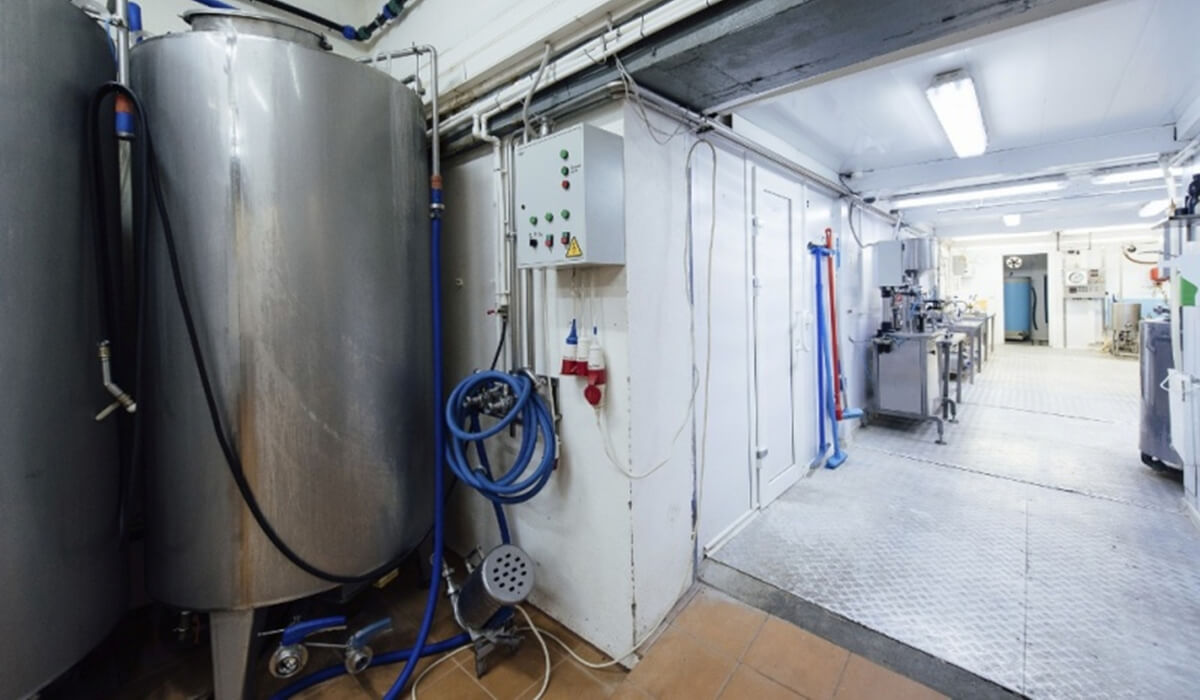 Zbiorniki ciśnieniowe UDT - zgodność z normami i dopuszczeniami dla przetwórni mleka