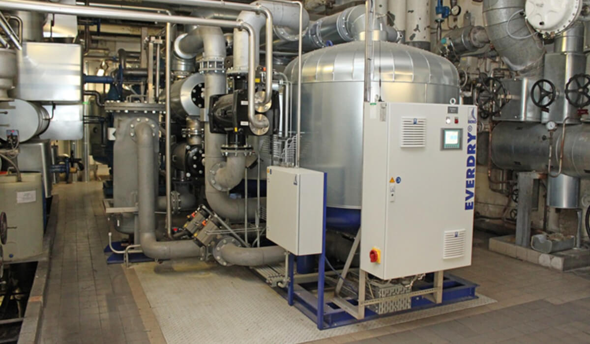 Analiza termiczna modułu przygotowania powietrza z widocznym separatorem kondensatu