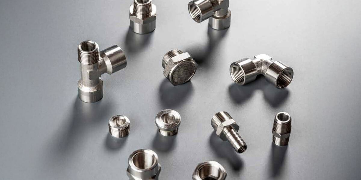 Szybkozłączka pneumatyczna Aignep z serii 80000 wykonana ze stali nierdzewnej, idealna do pracy w trudnych warunkach i przy niskich temperaturach po rozprężeniu