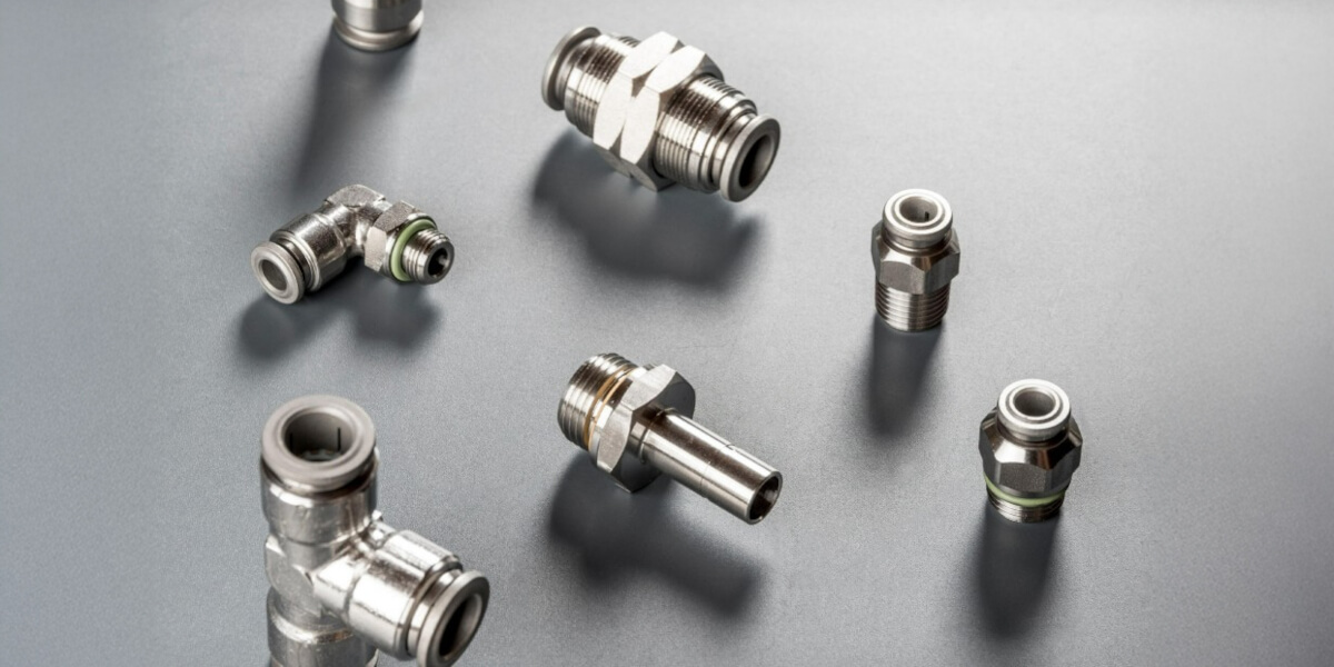 Zestaw złączek pneumatycznych Aignep: mosiężna seria 50000 i stal nierdzewna 60000