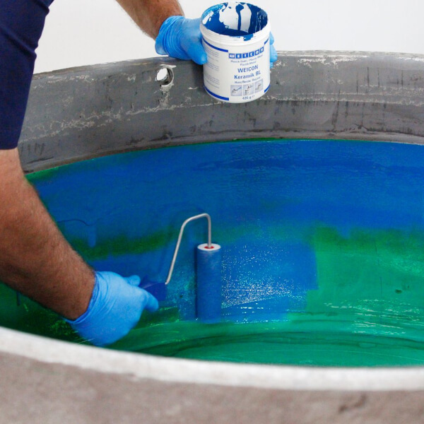 Plastikową stal można aplikować za pomocą wałka