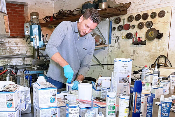 Zestaw produktów do naprawy pęknięć oraz zabezpieczenia powłoki