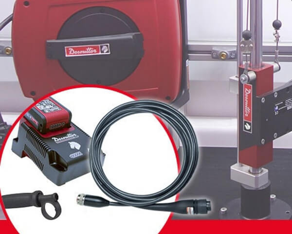 Narzędzia montażowe Desoutter w przemyśle motoryzacyjnym Narzędzia dokręcające Desoutter używane przy montażu karoserii samochodowej na linii produkcyjnej