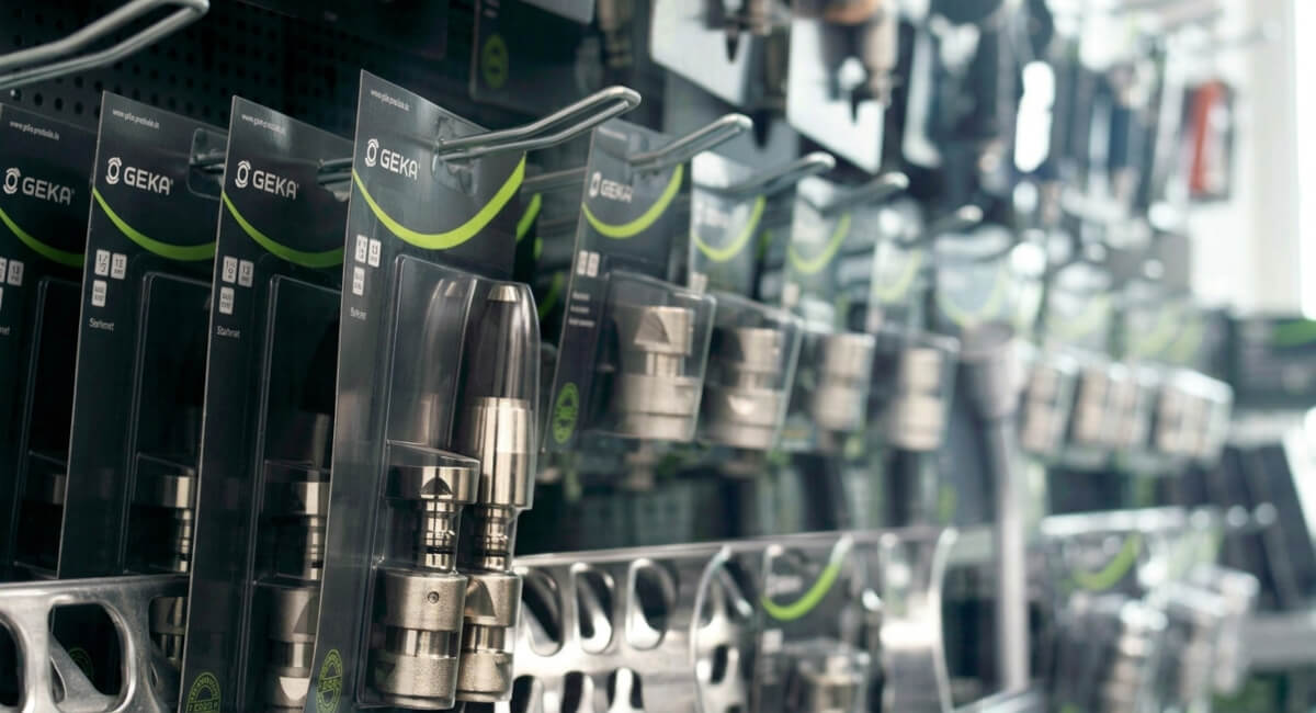 Przegląd produktów z katalogu Karasto obejmujący złącza do węży, dysze i osprzęt do nawadniania Karasto katalog – złącza i armatura